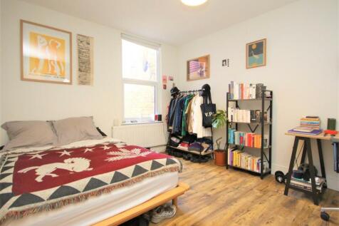 Bedroom One (2).JPG