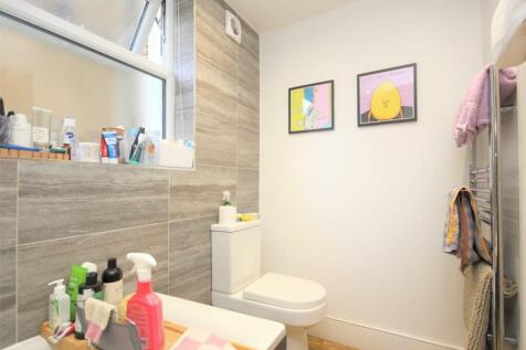 Bathroom (2).JPG