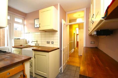 Kitchen (2).JPG