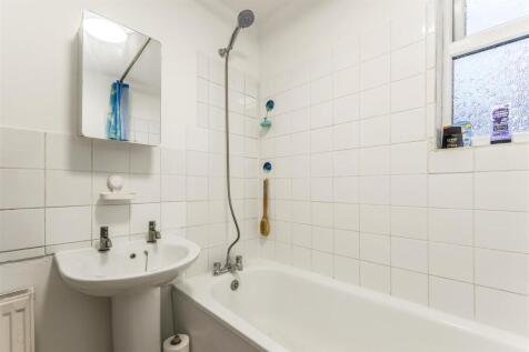 flat h 147-149 Hoe street-6.jpg