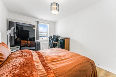 flat h 147-149 Hoe street-9.jpg