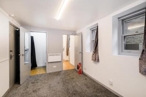1 Bloxhall Court-12_web.jpg