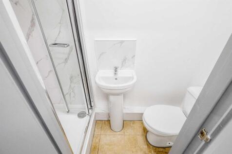 Shower Room.JPG
