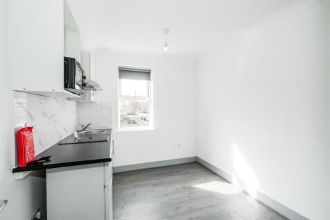 Flat 5, 54 Goldsmith Road-6.jpg