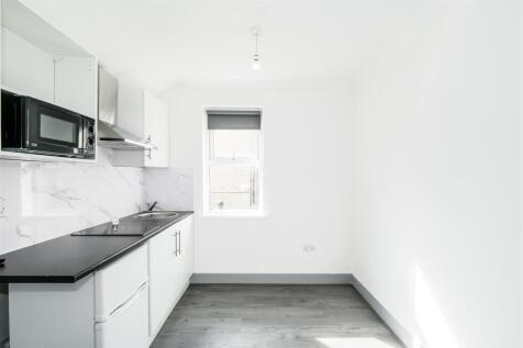 Flat 5, 54 Goldsmith Road-8.jpg