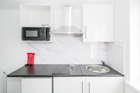 Flat 5, 54 Goldsmith Road-10.jpg