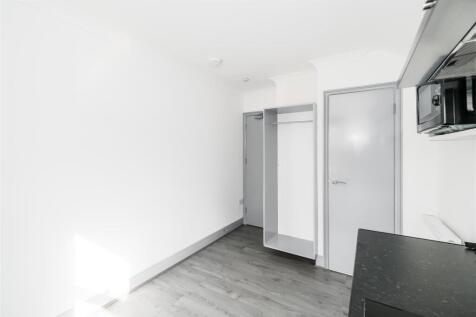 Flat 5, 54 Goldsmith Road-12.jpg