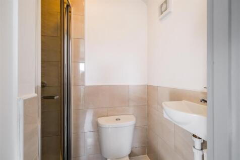 Flat 5, 54 Goldsmith Road-2.jpg