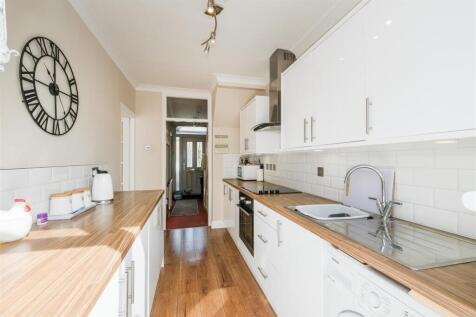 37 Knebworth Avenue-21.jpg