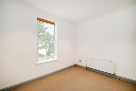 20 North Birkbeck Road - Flats 2, 3, 4-33_web.jpg