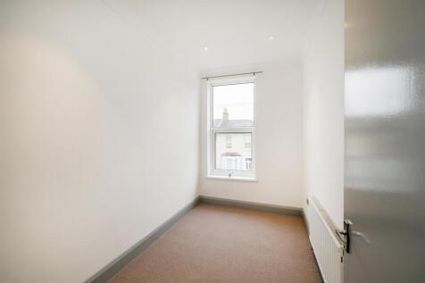20 North Birkbeck Road - Flats 2, 3, 4-21_web.jpg
