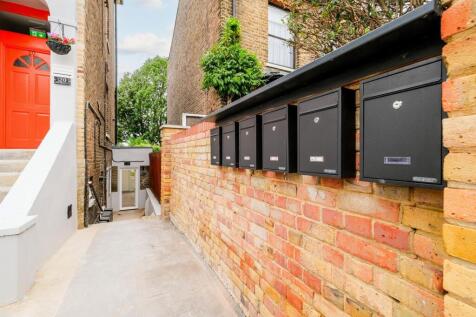 North Birkbeck studio ground floor flat-37_web.jpg