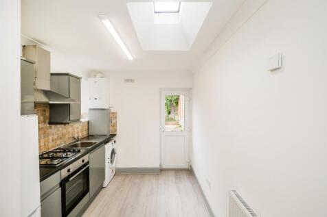 North Birkbeck studio ground floor flat-10_web.jpg