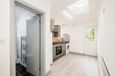 North Birkbeck studio ground floor flat-8_web.jpg