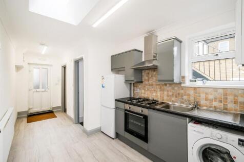 North Birkbeck studio ground floor flat-14_web.jpg