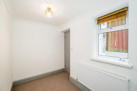 North Birkbeck studio ground floor flat-4_web.jpg