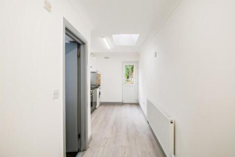 North Birkbeck studio ground floor flat-7_web.jpg