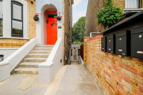 North Birkbeck studio ground floor flat-38_web.jpg