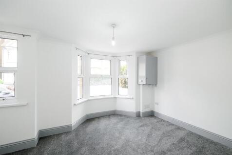 78-80 Spruce Hills Flat 2-4_web.jpg