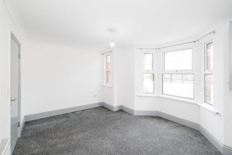 78-80 Spruce Hills Flat 2-6_web.jpg