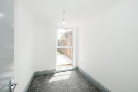 78-80 Spruce Hills Flat 2-10_web.jpg