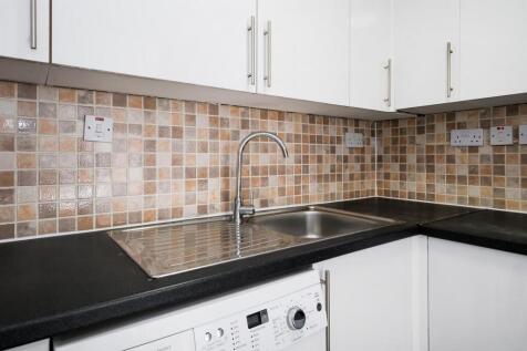 78-80 Spruce Hills Flat 2-16_web.jpg