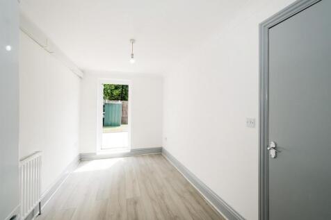 78-80 Spruce Hills Flat 2-19_web.jpg