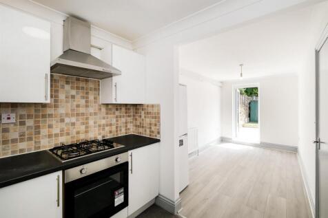 78-80 Spruce Hills Flat 2-20_web.jpg