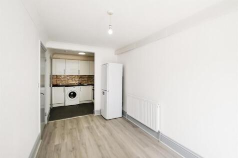 78-80 Spruce Hills Flat 2-21_web.jpg
