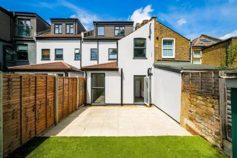 78-80 Spruce Hills Flat 2-27_web.jpg