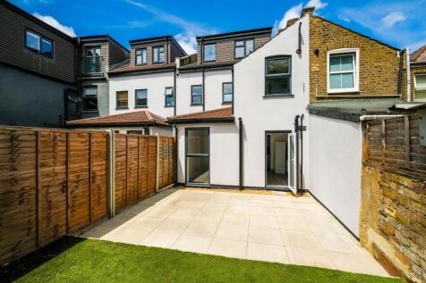 78-80 Spruce Hills Flat 2-28_web.jpg