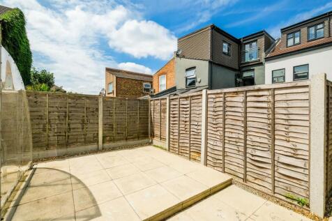 78-80 Spruce Hills Flat 2-26_web.jpg