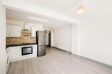78-80 Spruce Hills Flat 1-8_web.jpg