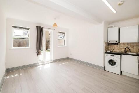 78-80 Spruce Hills Flat 1-4_web.jpg
