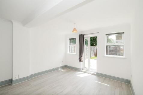 78-80 Spruce Hills Flat 1-15_web.jpg