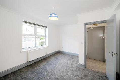 78-80 Spruce Hills Flat 1-11_web.jpg