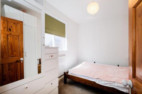 71 Bryon Road-3.jpg