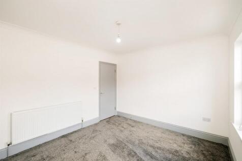 78-80 Spruce Hills Flat 4-6_web.jpg