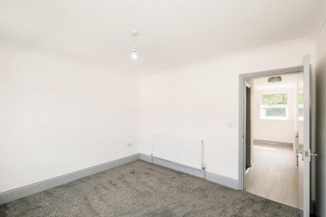 78-80 Spruce Hills Flat 4-4_web.jpg
