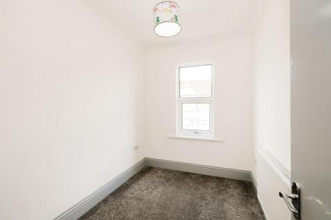78-80 Spruce Hills Flat 4-7_web.jpg