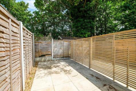 78-80 Spruce Hills Flat 4 garden-2_web.jpg