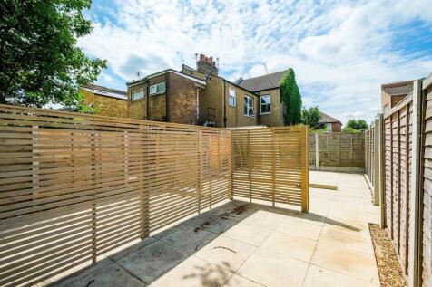 78-80 Spruce Hills Flat 4 garden-4_web.jpg