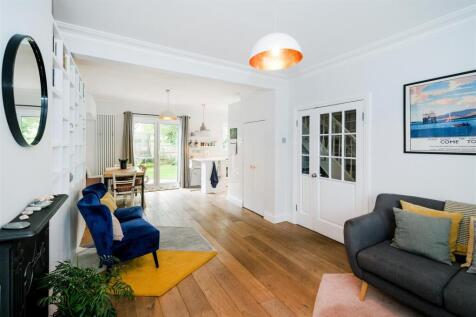 4 Douglas Avenue-17.jpg