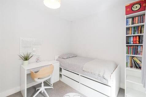 4 Douglas Avenue-4.jpg