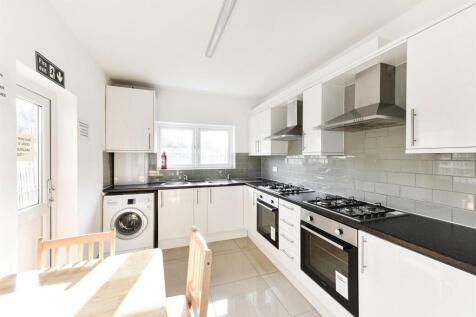 Communal Kitchen (2).jpg