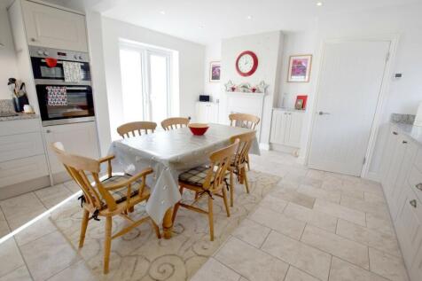 Kitchen/Dining rm