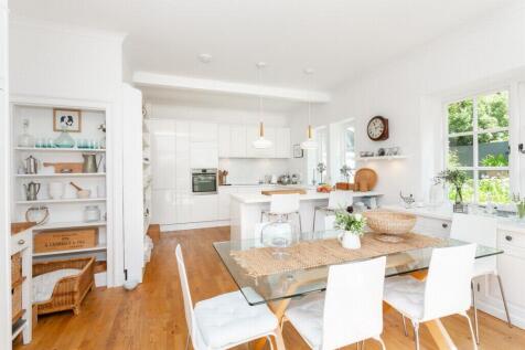 Kitchen/dining rm