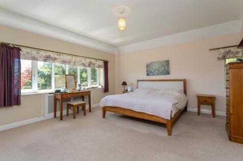 Principal bedroom
