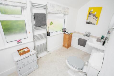 En-suite bathroom