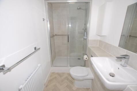 En-Suite Shower rm